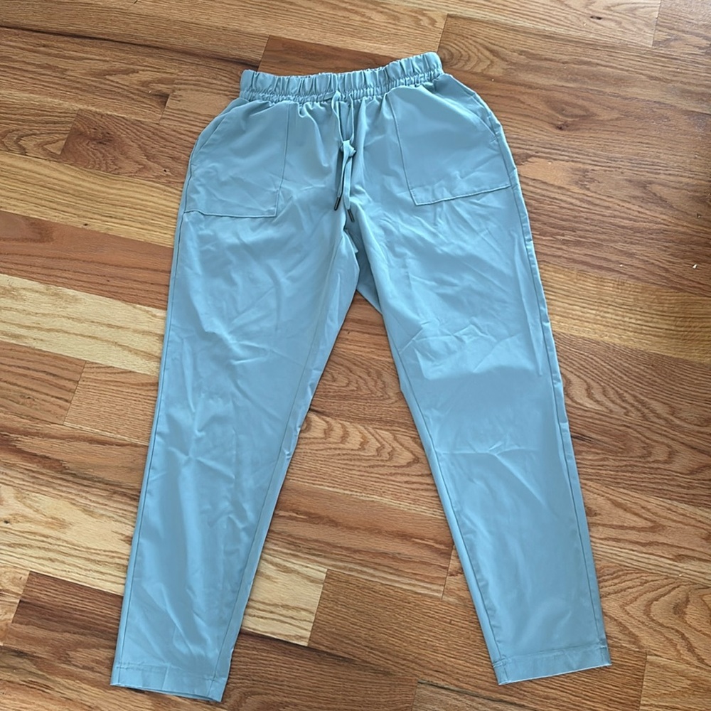 Cute women’s dry-fit jogger pants, size small